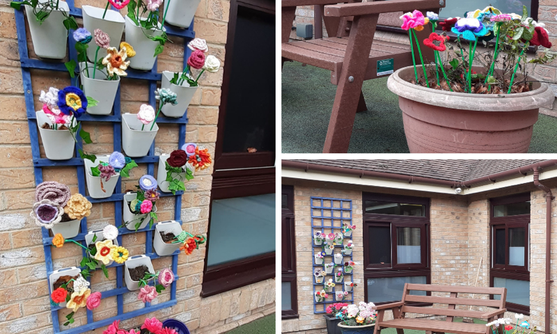 Flower appeal - knitted flowers in plantpots